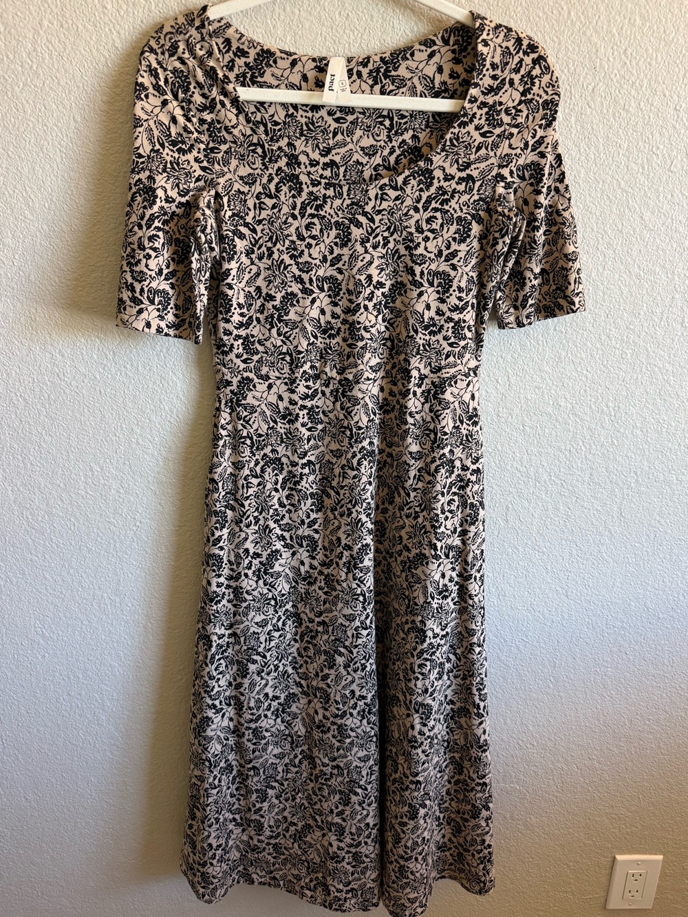 NWOT Pact Organic Cotton Fit & Flare Double Scoop Short Sleeve Black & Tan Small